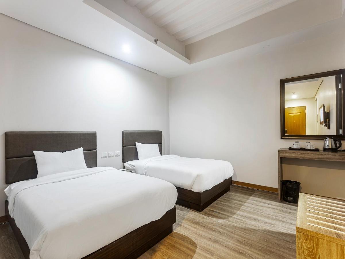 Airo Hotel Manila Esterno foto