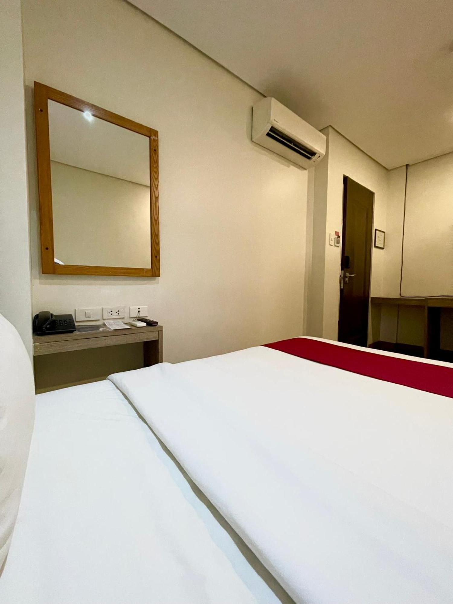 Airo Hotel Manila Esterno foto